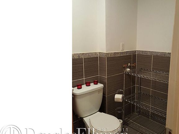 4th image of 309 Bainbridge St Fl 2