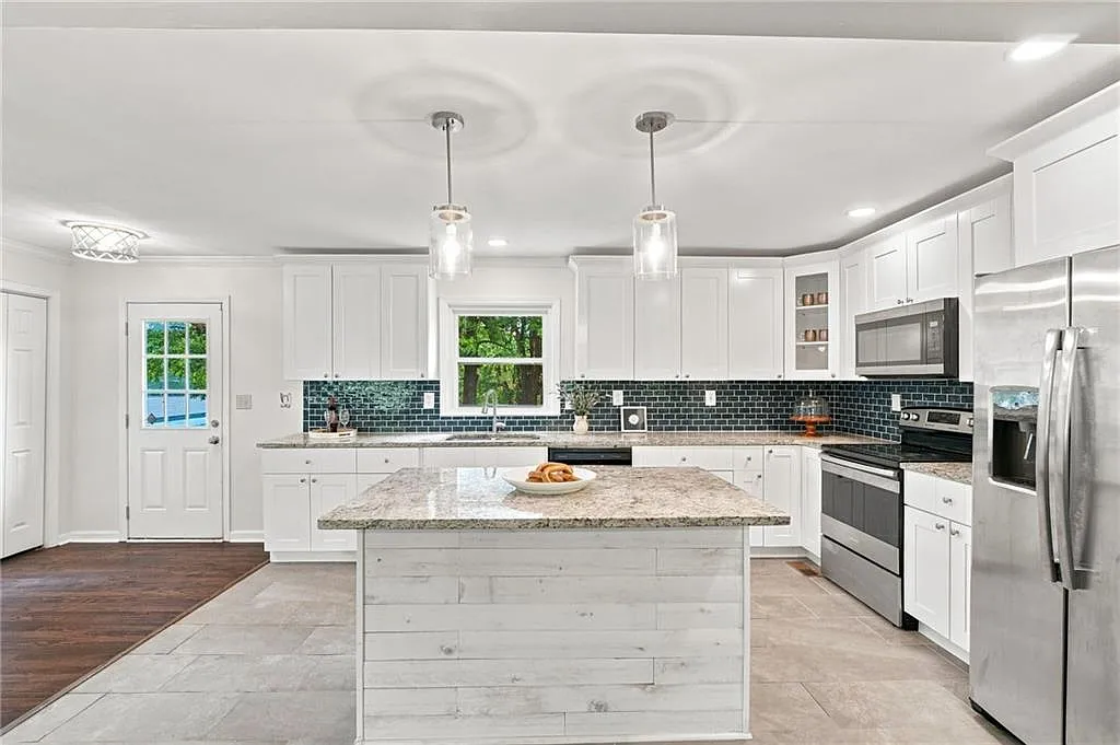 3 bed, 2.0 bath, 1474 sqft, $2,200 — Photo 3