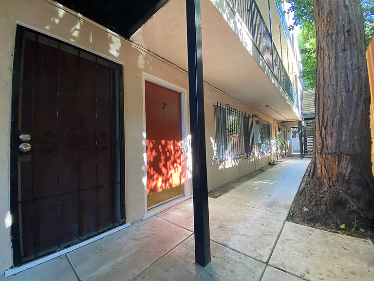 475 Alcatraz Ave #8 — Photo 16