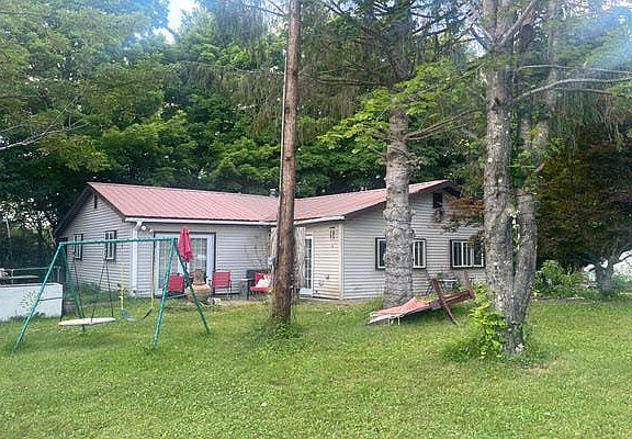 3rd image of 726 Cole Rd