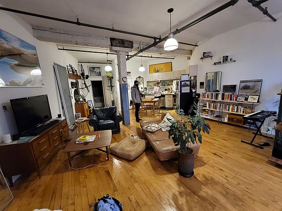 3rd image of 467 Troutman St #2L