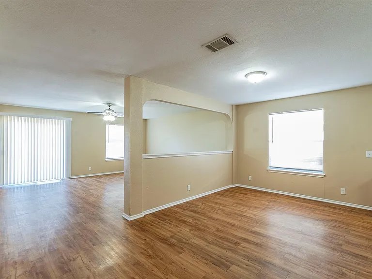 207 Mitchell Dr — Photo 10