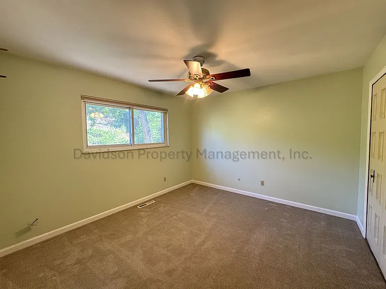 1429 Auburn Dr — Photo 9