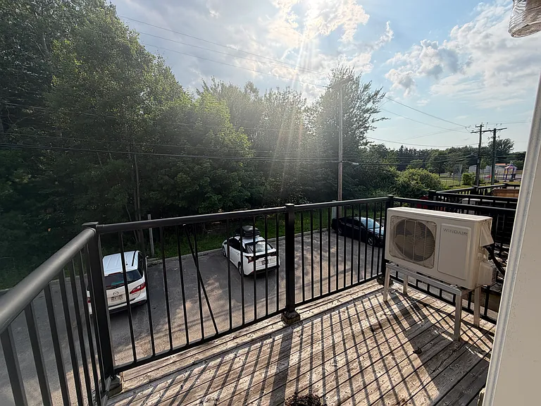 523 Canterbury Dr — Photo 4