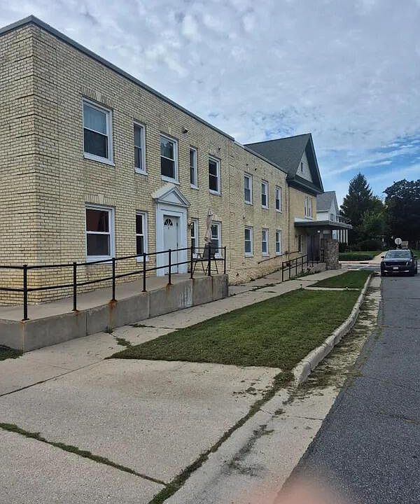 1st image of 103 S Ridge STREET