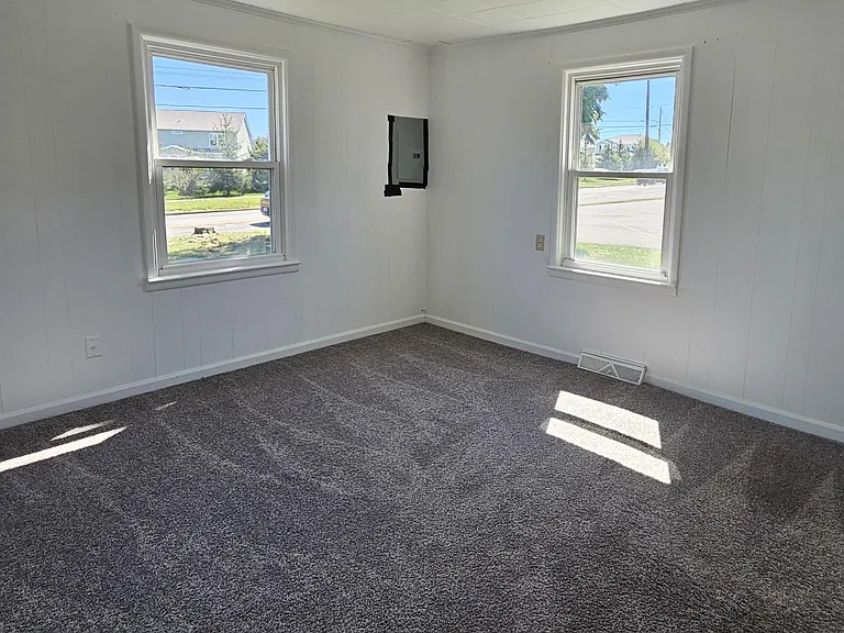 4660 Darrow Rd — Photo 15