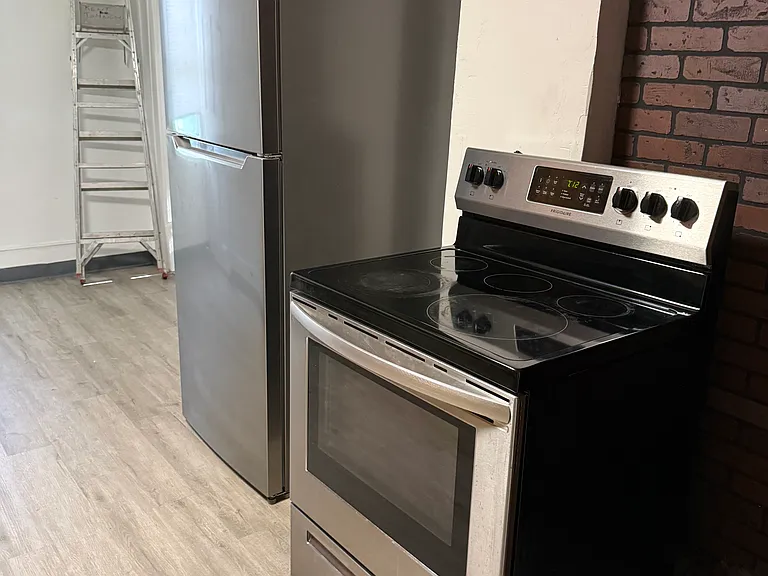 1019 Franklin Ave #1 — Photo 3