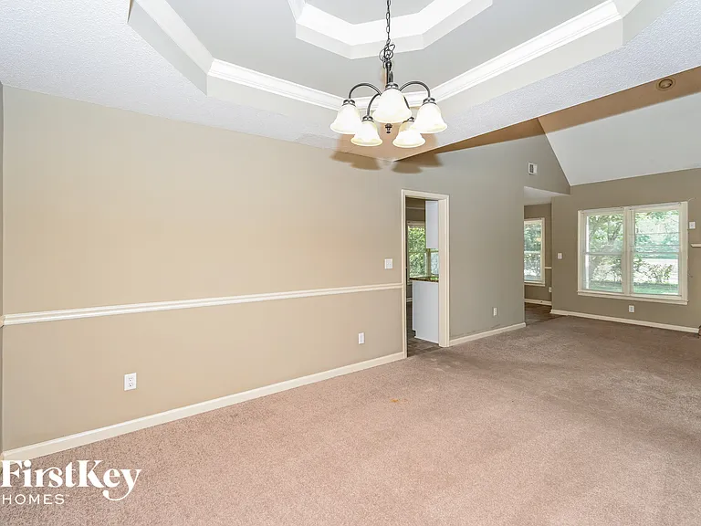 5802 Millers Pond Ln — Photo 5