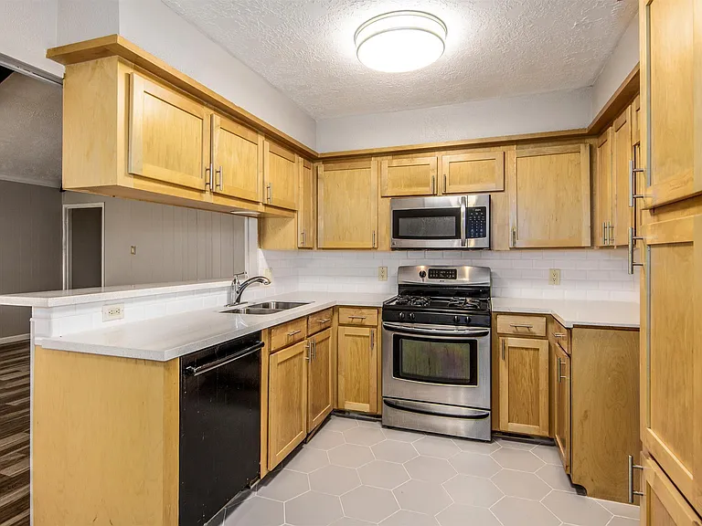 4305 Fairway St — Photo 9