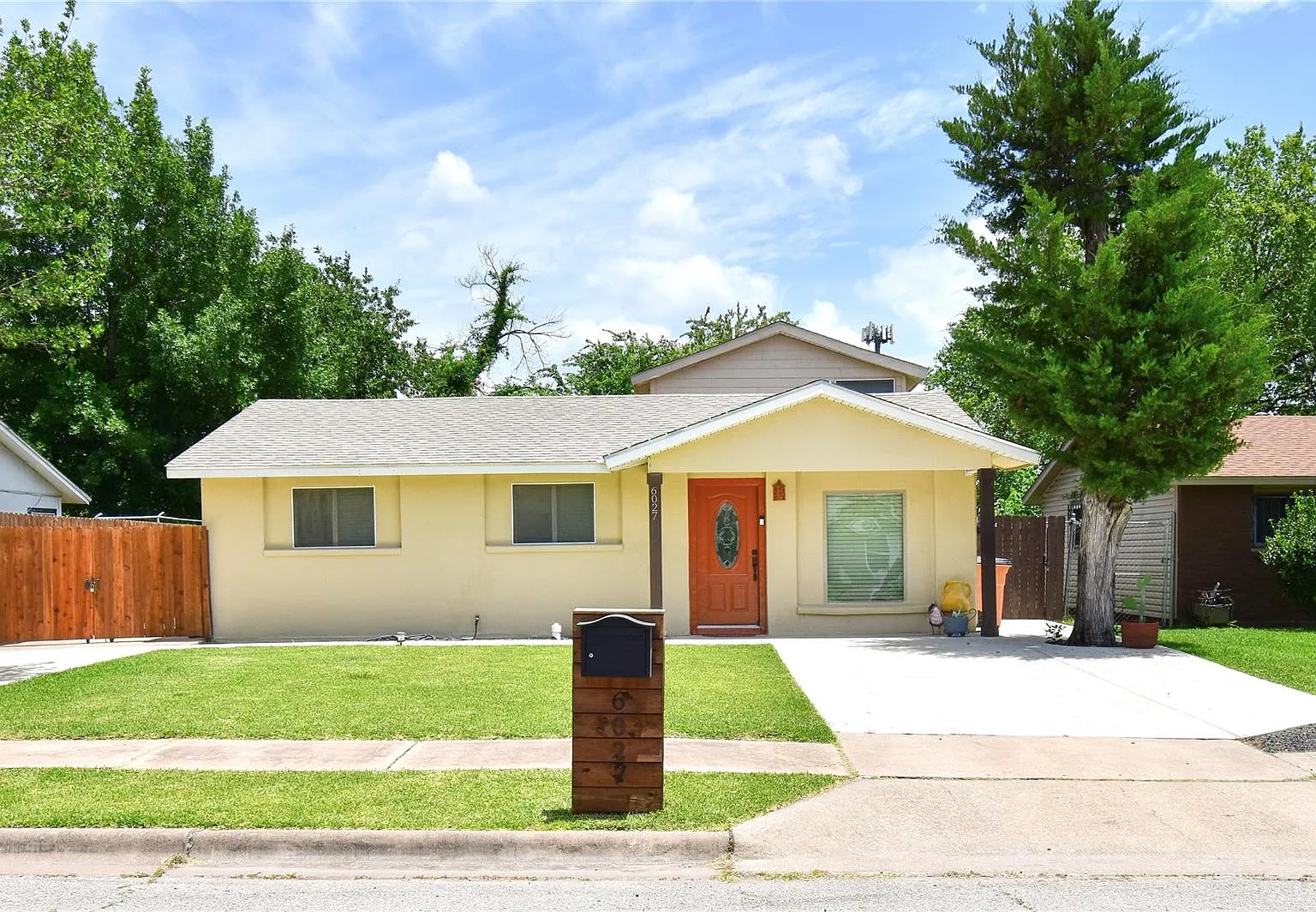 4 bed, 2.0 bath, 1444 sqft, $2,500 — Photo 1