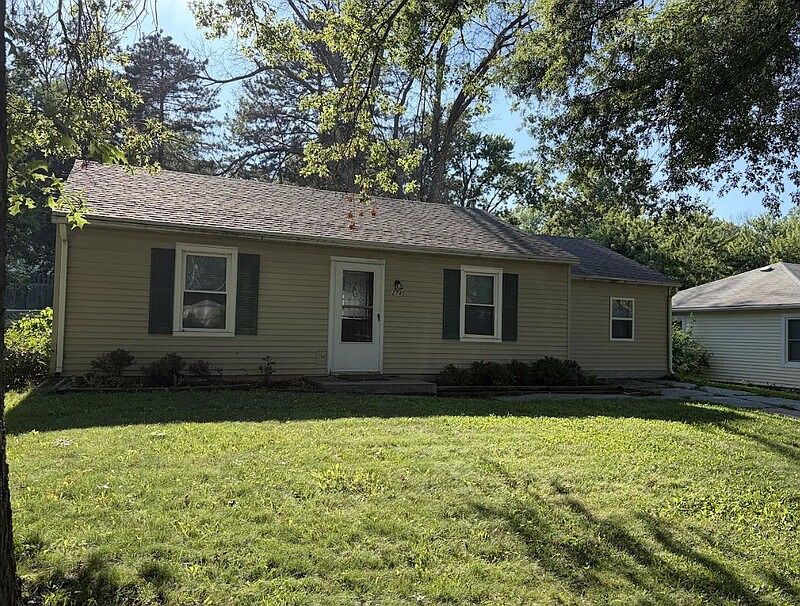 1st image of 2745 S 37th St
