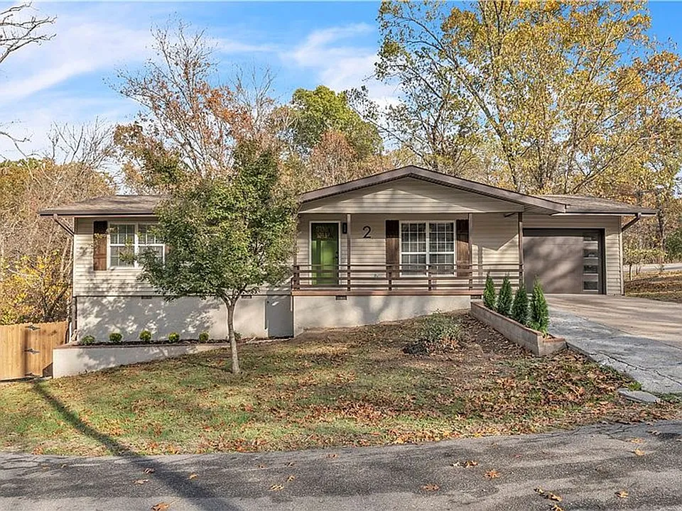 2 Sutton Ln