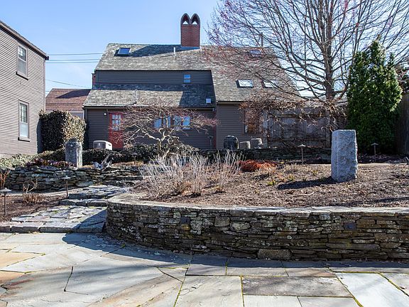 4th image of 171 Gates Street