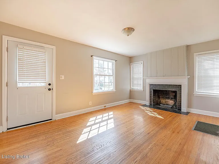 122 Bonner Ave — Photo 5
