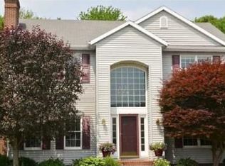 51613 Highland Shores Dr, Granger, IN