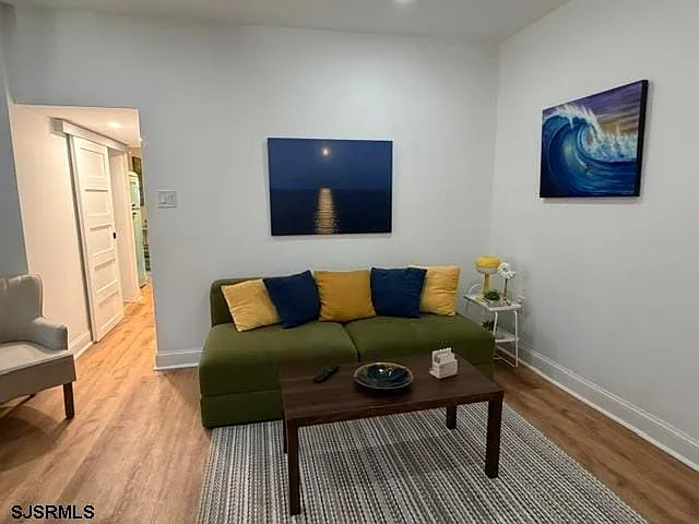 2 bed, 1.0 bath, $2,600 — Photo 4