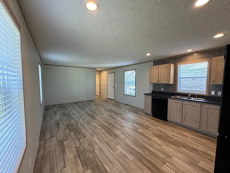Oak Tree Village — Photo 25