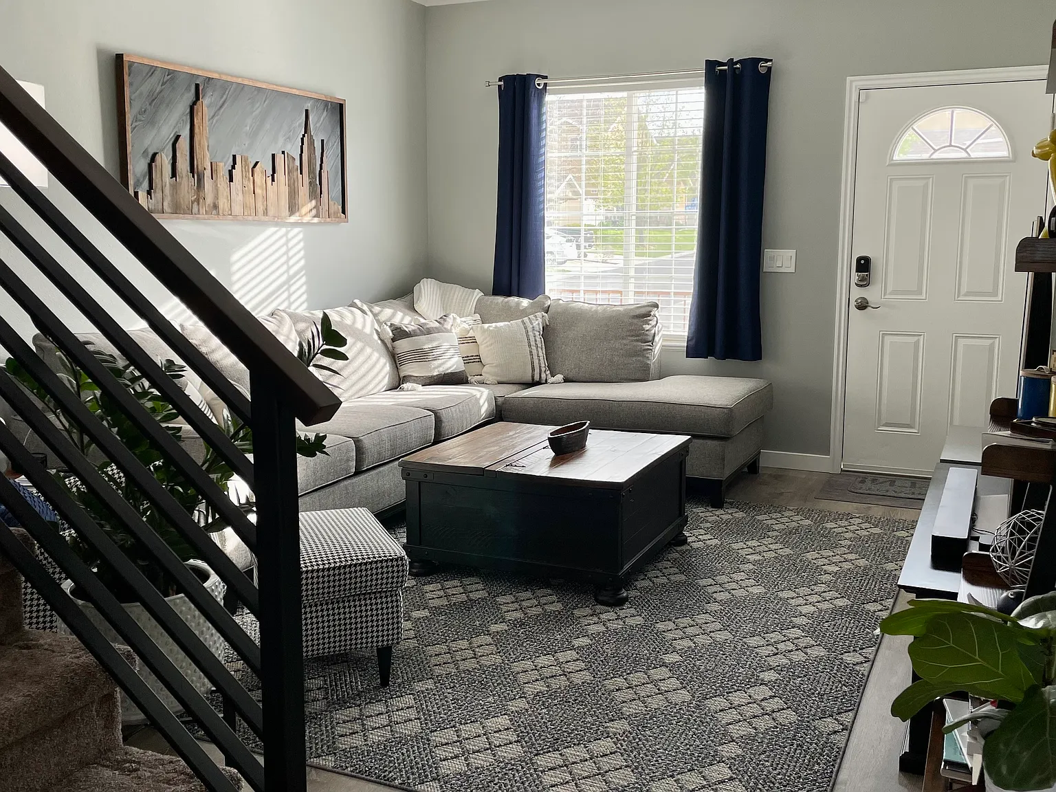 3 bed, 2.5 bath, 1320 sqft, $2,300 — Photo 3