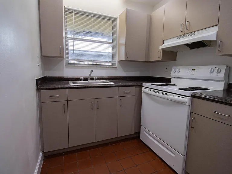 400 SW 8th Ave #8 — Photo 5