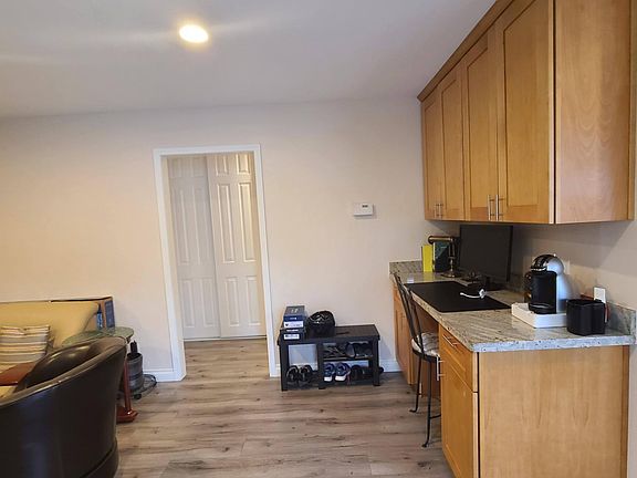 4th image of 570 Oxford Ave APT B