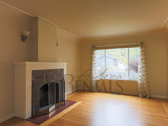3rd image of 516 Curtis St