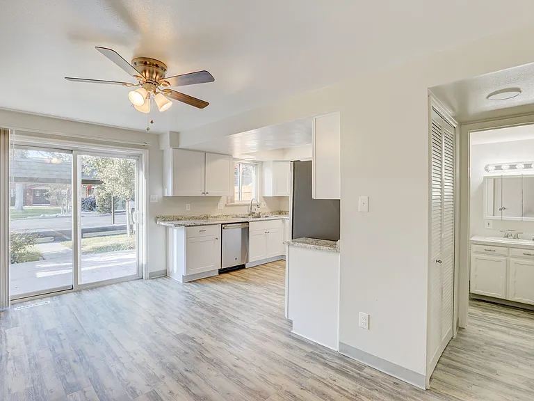 Applewood Crest Townhomes & Apartments — Photo 69
