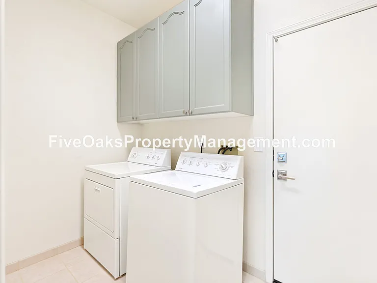 885 Rathbone Cir — Photo 16