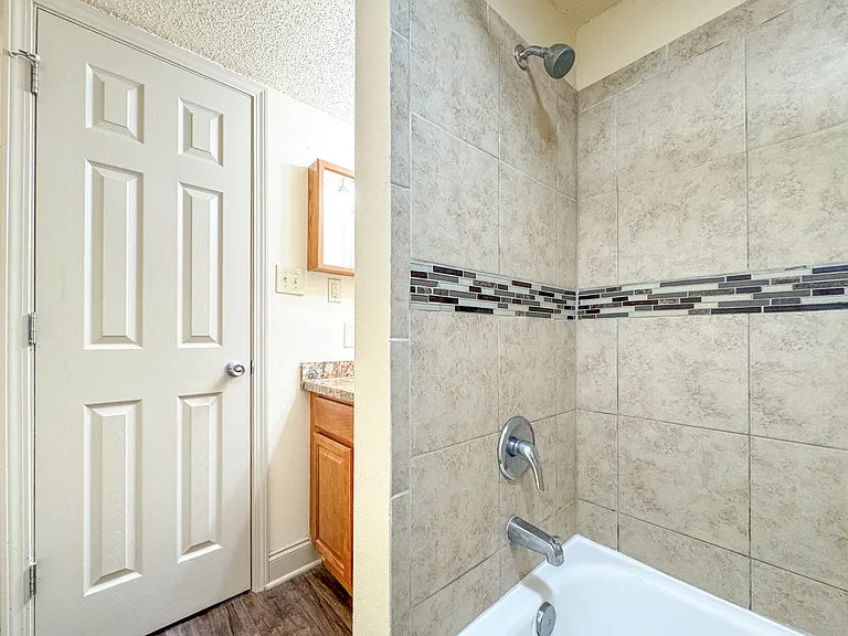 Ardendale Oaks Apartments — Photo 22