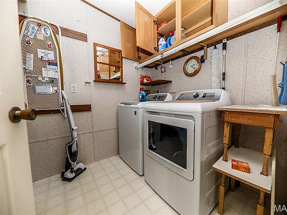 4th image of 1802 Crestview Dr