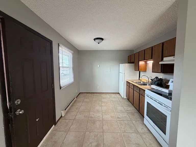 1212 Meridian Heights Dr — Photo 3