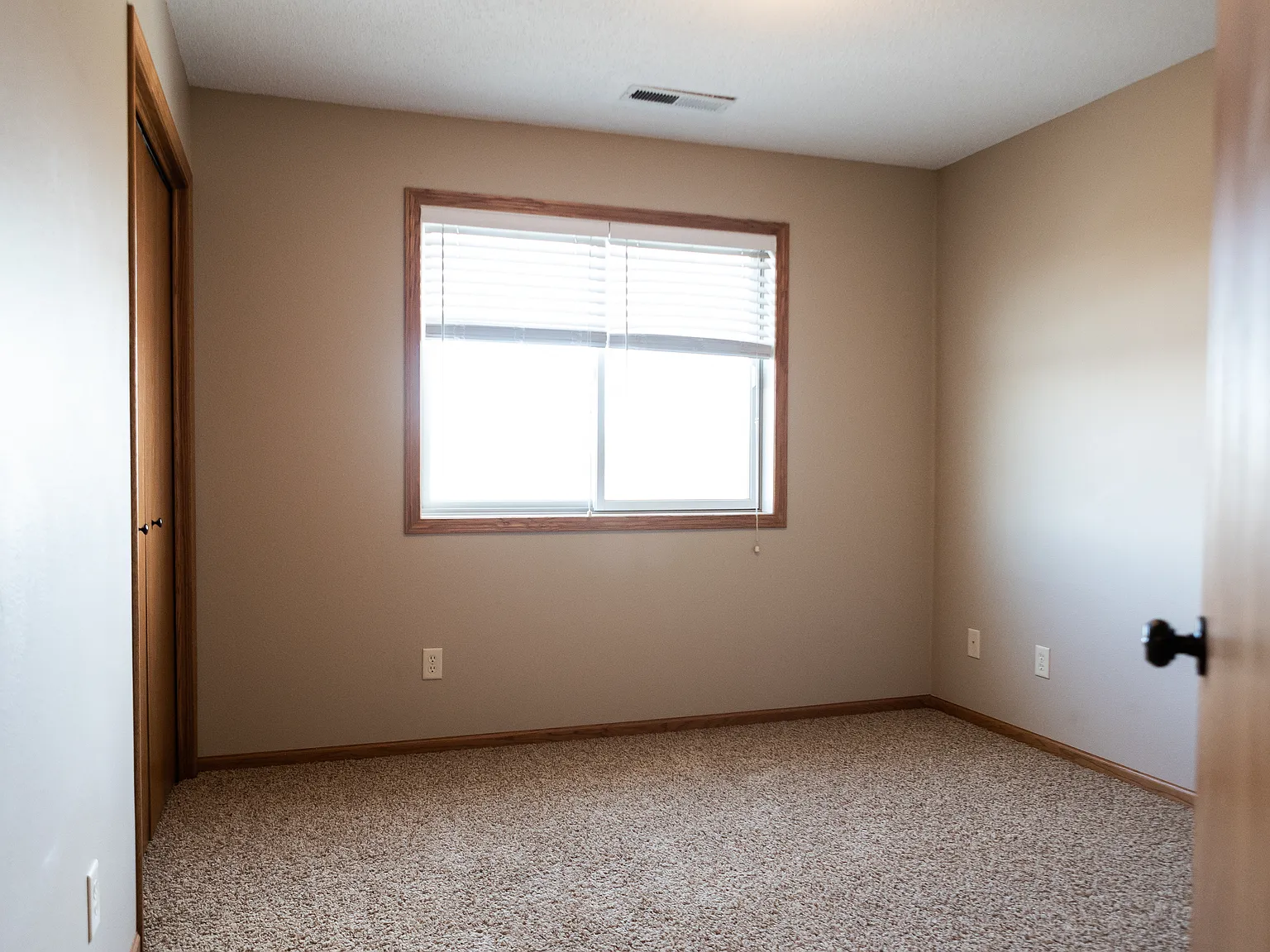 3 bed, 1200 sqft, $1,500 — Photo 2