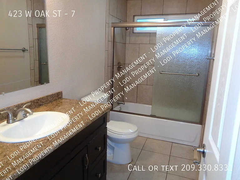 423 W Oak St #7 — Photo 10