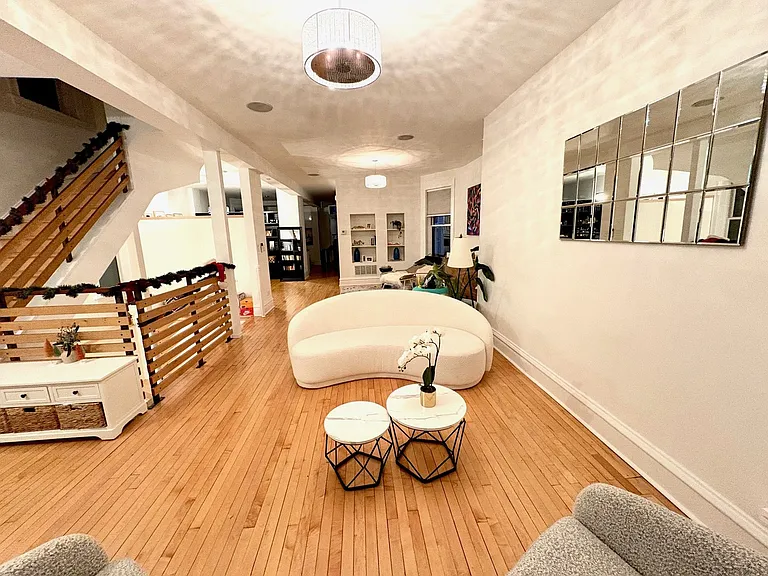 2441 N Mozart St — Photo 2