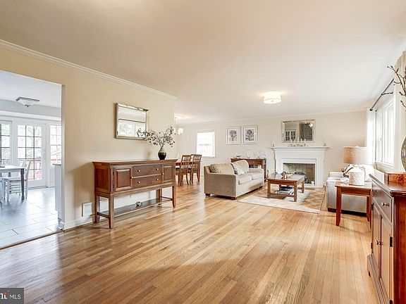 3rd image of 6184 Hardy Dr