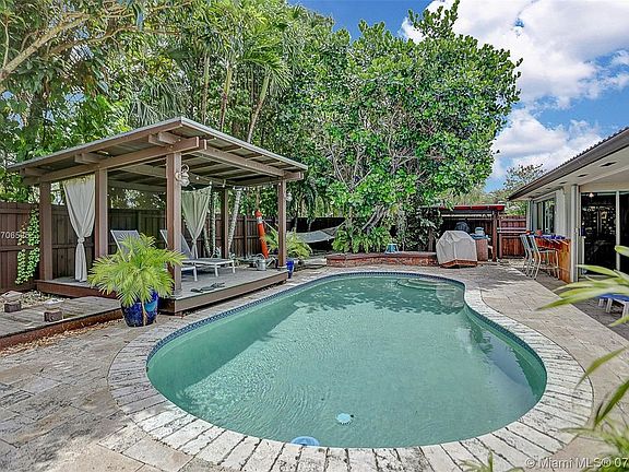 3rd image of 6530 Lake Blue Dr