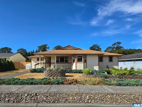 832 E Willow St, Sequim, WA 98382