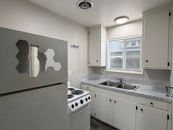 5th image of 117 NE Clark Ave #16