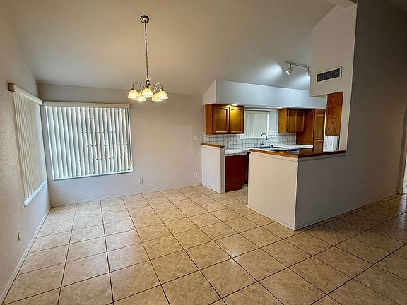 5th image of 10236 S Del Rico