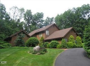31 Tanglewood Dr, Danbury, CT 06811