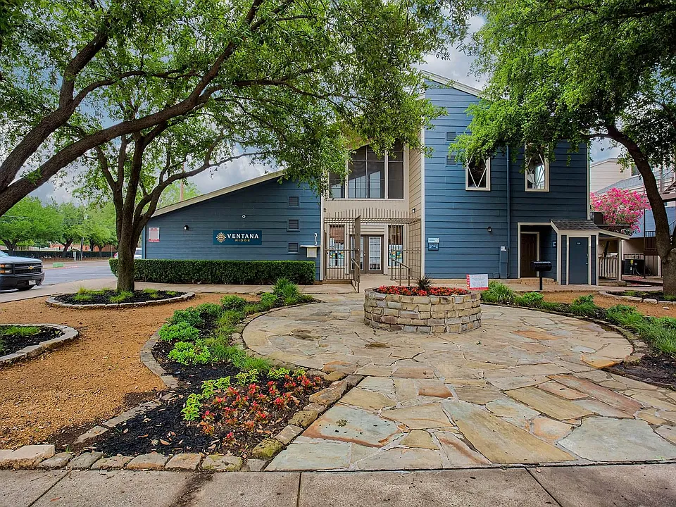 3130 Lombardy Ln