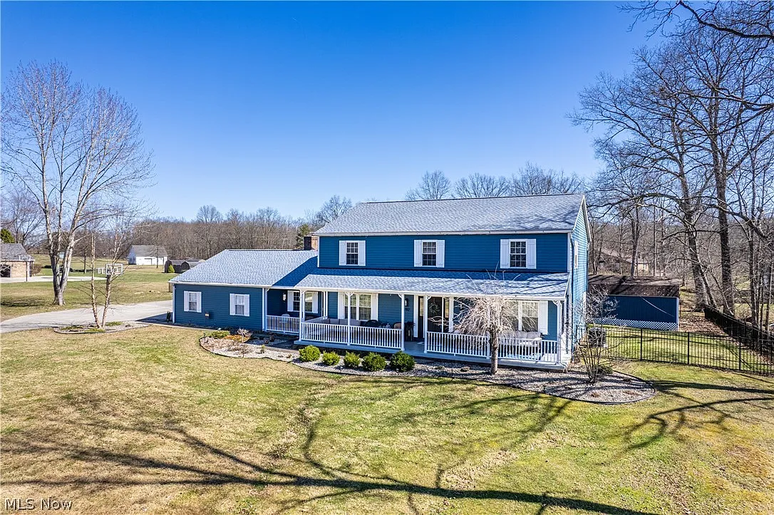 782 Windsor Dr photo 1