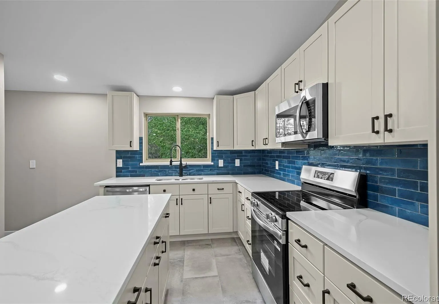 4 bed, 2.0 bath, 841 sqft, $2,900 — Photo 1