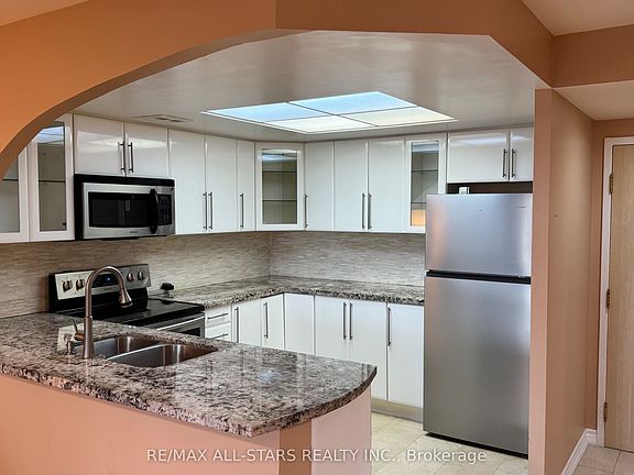 4th image of 7601 Bathurst St #402