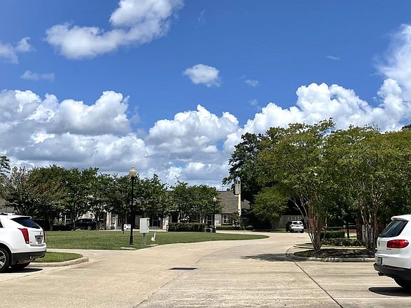 3rd image of 3 Acadiana Ct