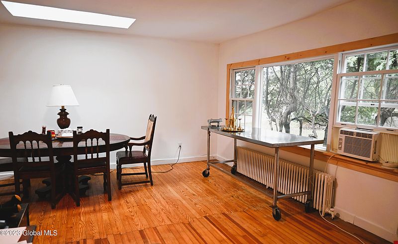5th image of 406 Louden Road