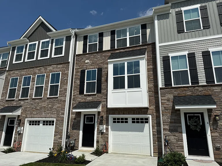 6 Foxwood Dr — Photo 1