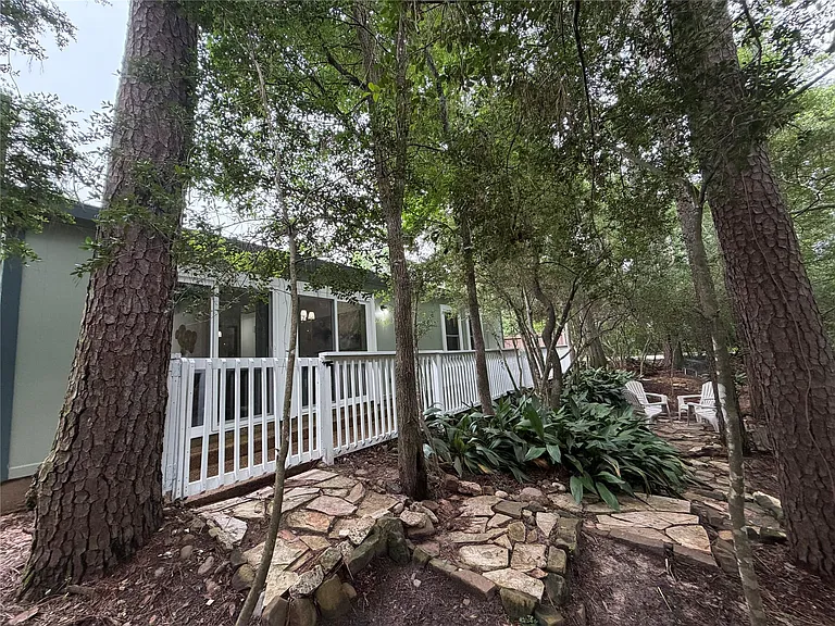 1 Laurel Oak Pl — Photo 21