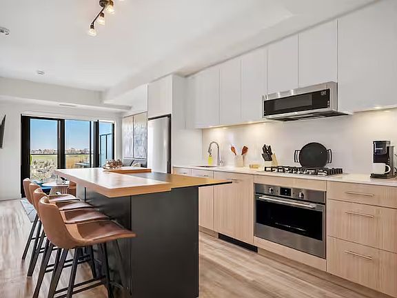 2nd image of 730 2nd Ave SW #1613