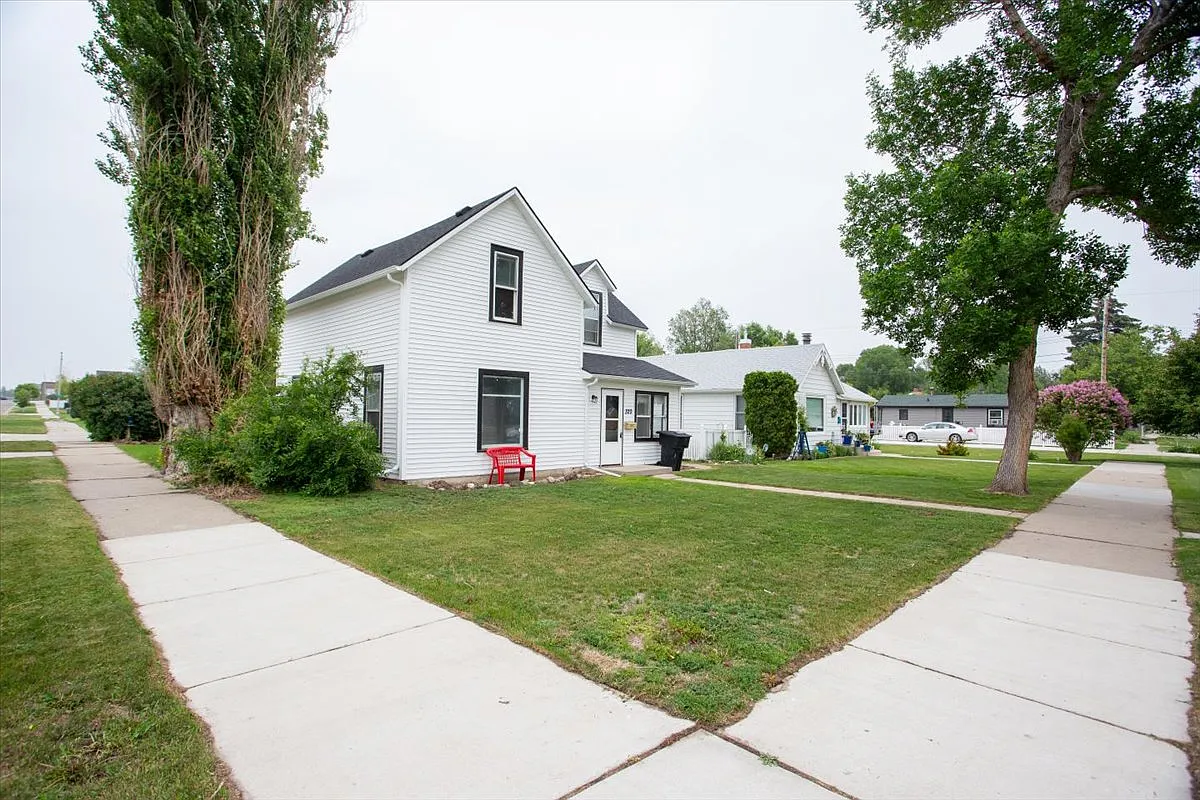 3 bed, 1620 sqft, $2,295 — Photo 3