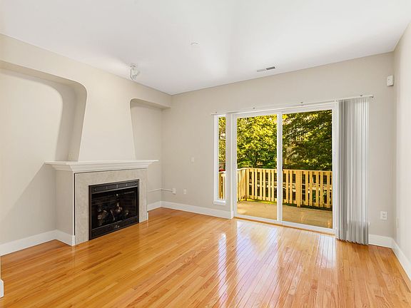 5th image of 18245 NE 96th Way Unit 104